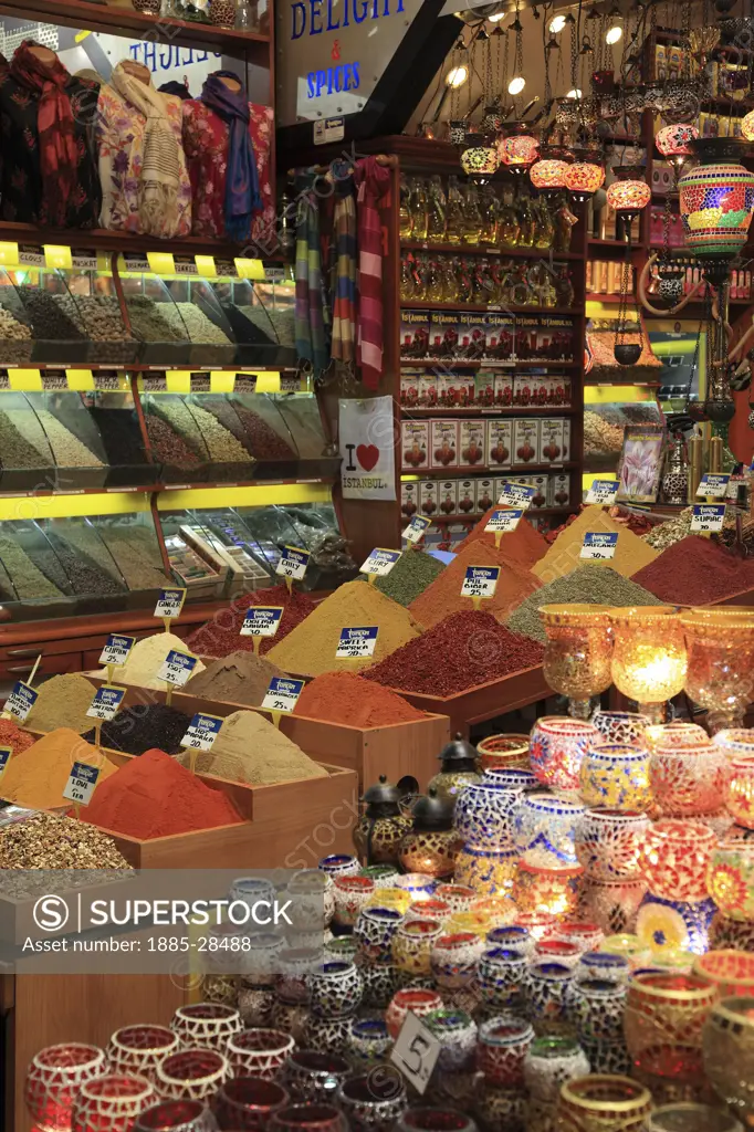 Turkey, Istanbul, Spices and souvenirs in the Egyptian Market