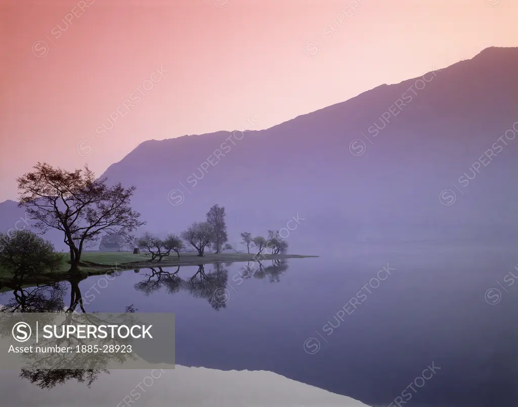 UK - England, Cumbria, Ullswater, Lake scene at dawn