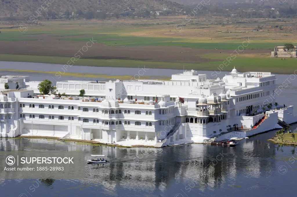 India, Rajasthan, Udaipur, Lake Palace Hotel on Jag Niwas Island