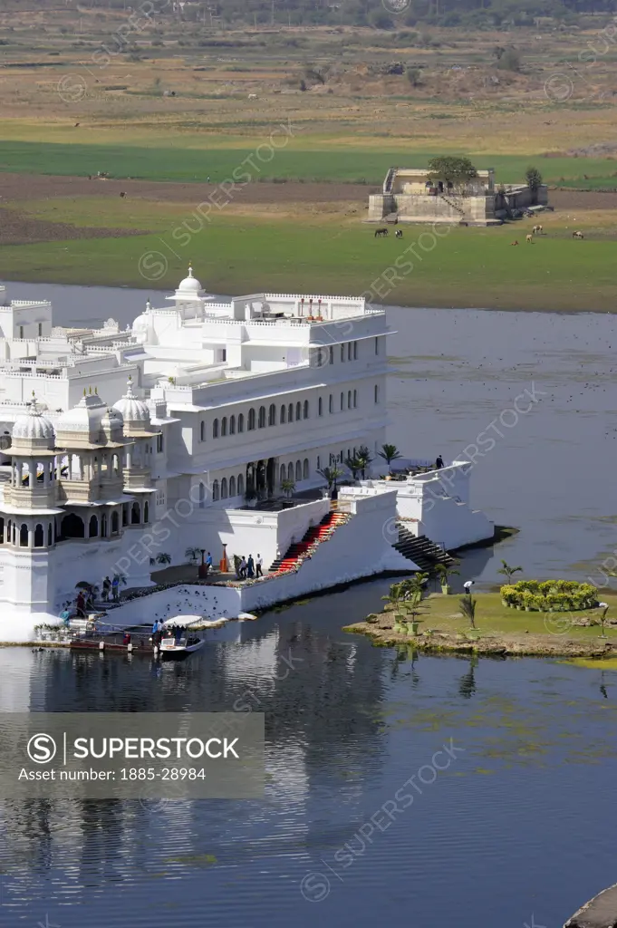 India, Rajasthan, Udaipur, Lake Palace Hotel on Jag Niwas Island