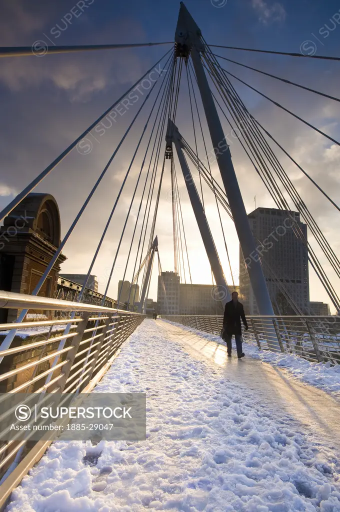 UK - England, London, Golden Jubilee Bridge in snow