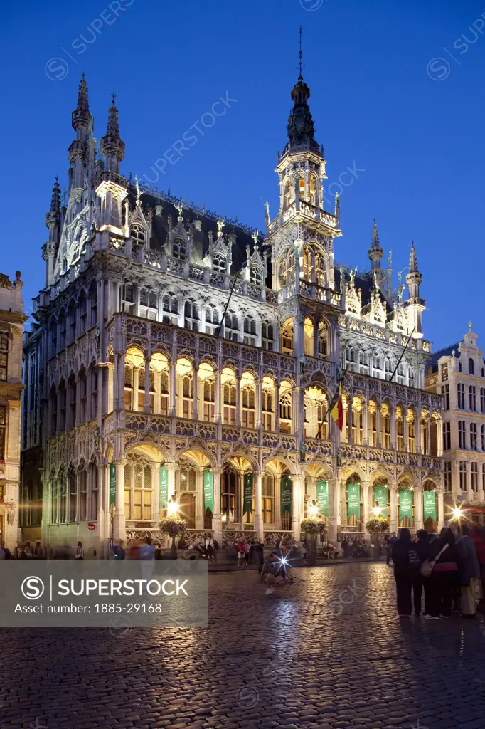 Belgium, Flanders, Brussels, Grand Place - Brussels City Museum at night