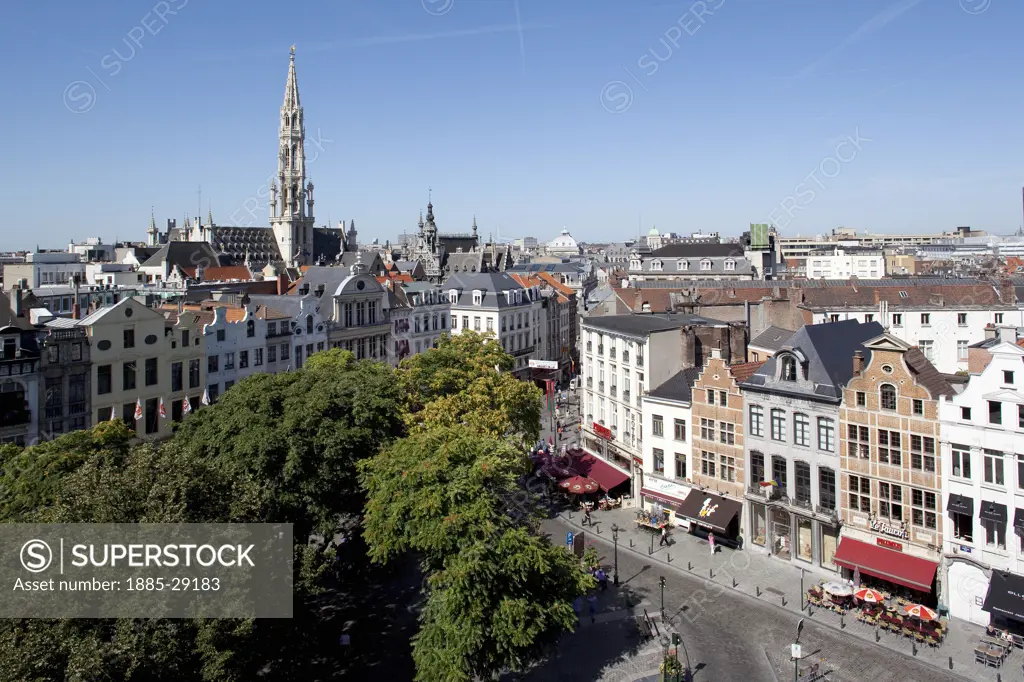 Belgium, Flanders, Brussels, Grand Place - Hotel de Ville and rooftops