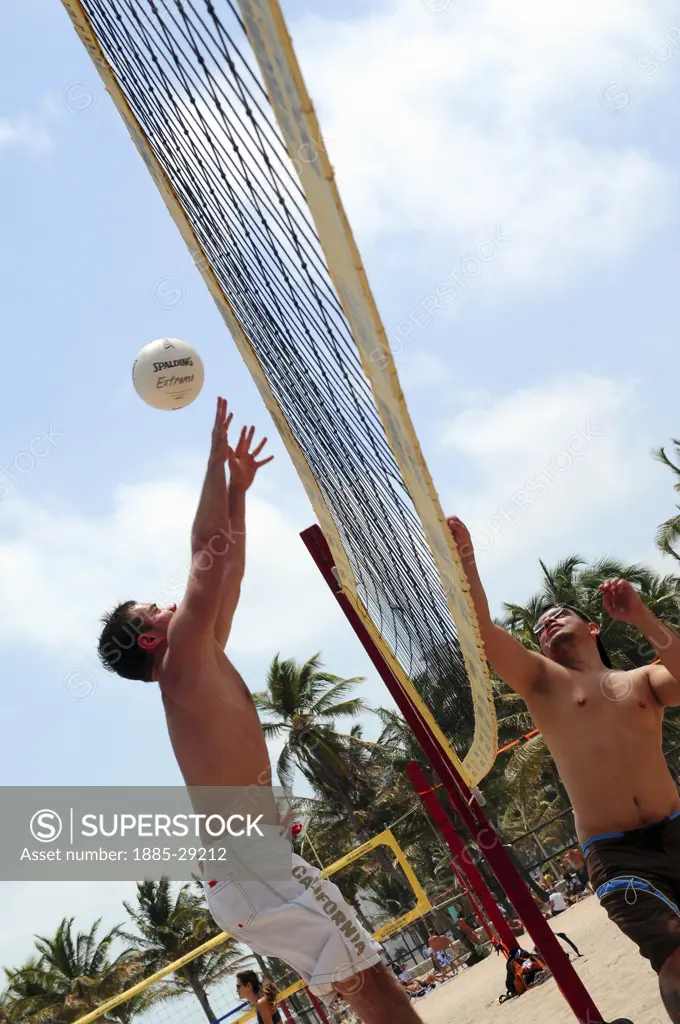 Leisure & Activities, Beach Volleyball, Volleyball players in action