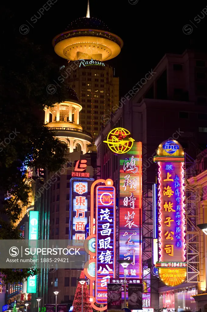 China, Shanghai, Nanjing Dong Lu at night