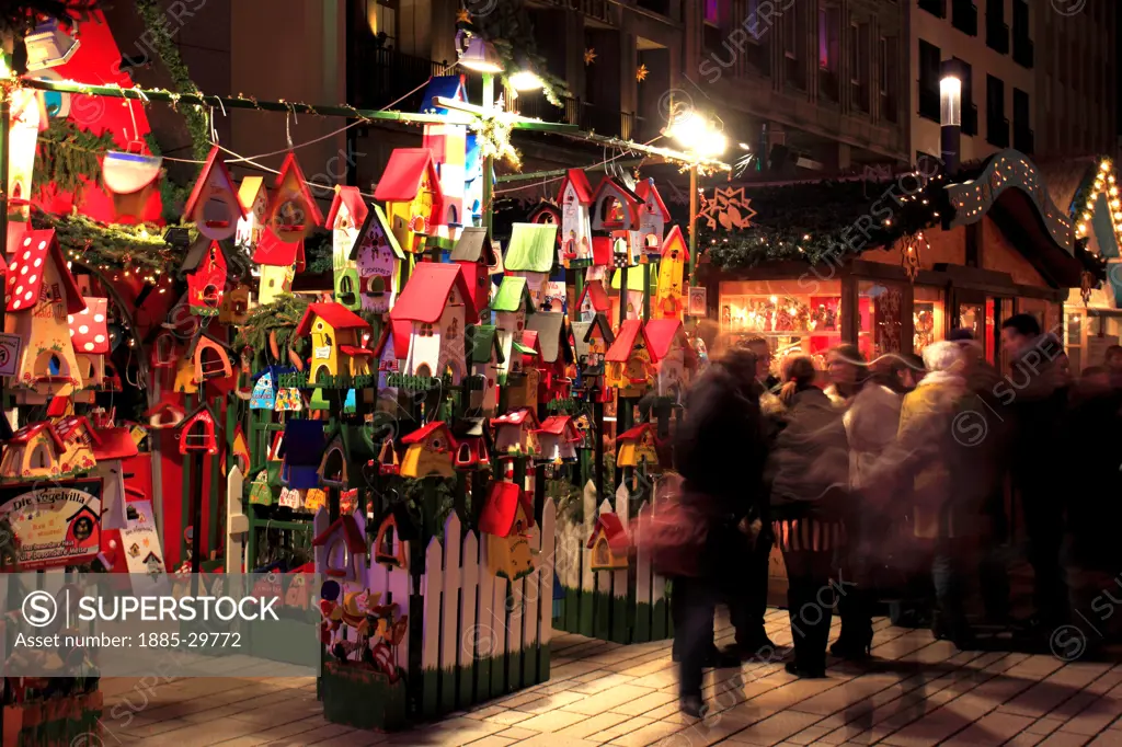 The Christmas Markets in the Shadowplatz, DŸsseldorf City, North-Rhine-Westphalia, Germany, Europe.