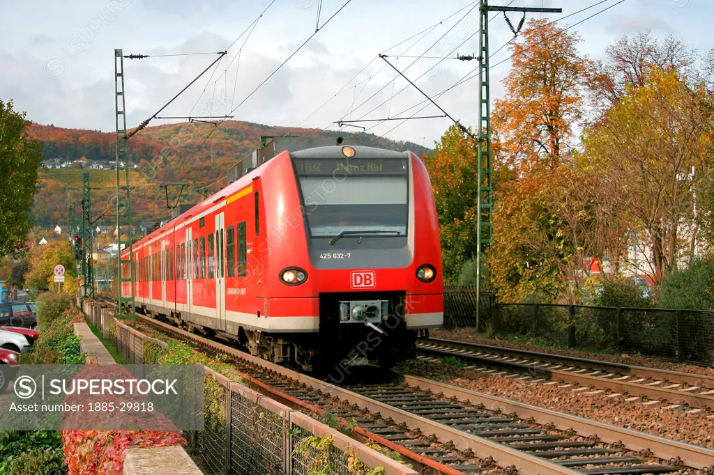 DB train, RŸdesheim am Rhein, Darmstadt in Hesse, RŸdesheim within Rheingau-Taunus-Kreis district, Germany, Europe