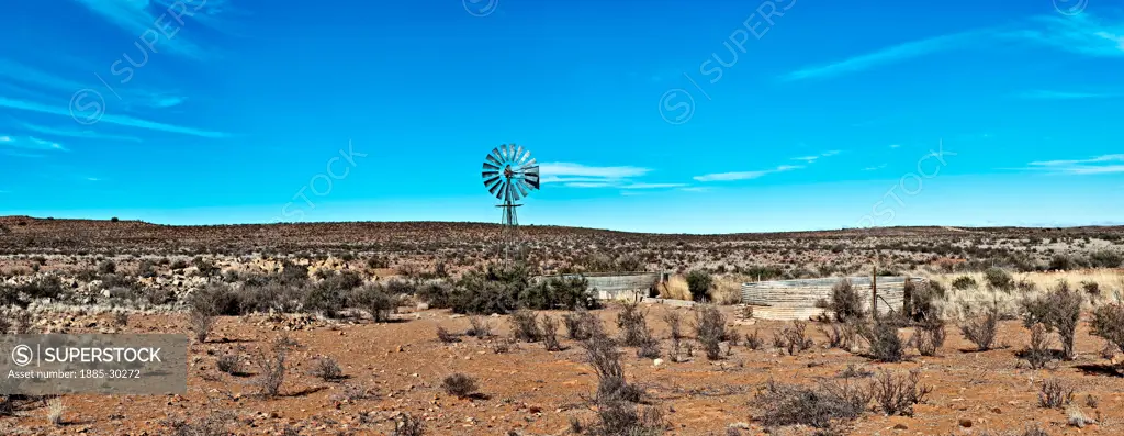 Africa, South Africa, Great Karoo. water reservoir on a farm with westernmill for pumping out water, cattle watering place.  Afrika, Suedafrika, Grosse Karoo. Wasserreservoir auf einer Farm mit Western-Windrad zum Wasser pumpen, Viehtraenke.