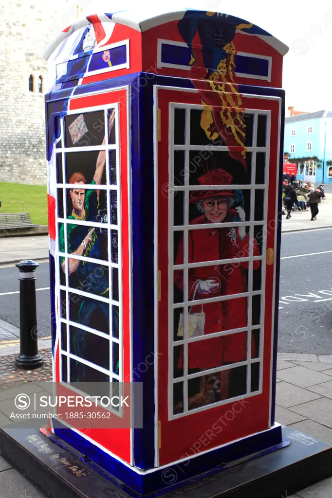 Royal commemorative telephone box, Windsor town, Royal Berkshire County, England, UK