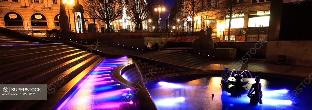 Water fountains, Council House buildings, Victoria Square, Birmingham City, West Midlands, England, UK