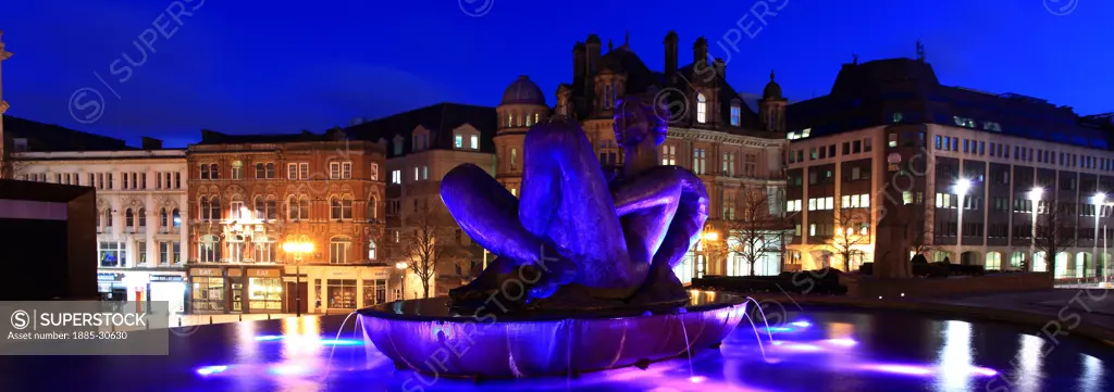 Water fountains, Council House buildings, Victoria Square, Birmingham City, West Midlands, England, UK