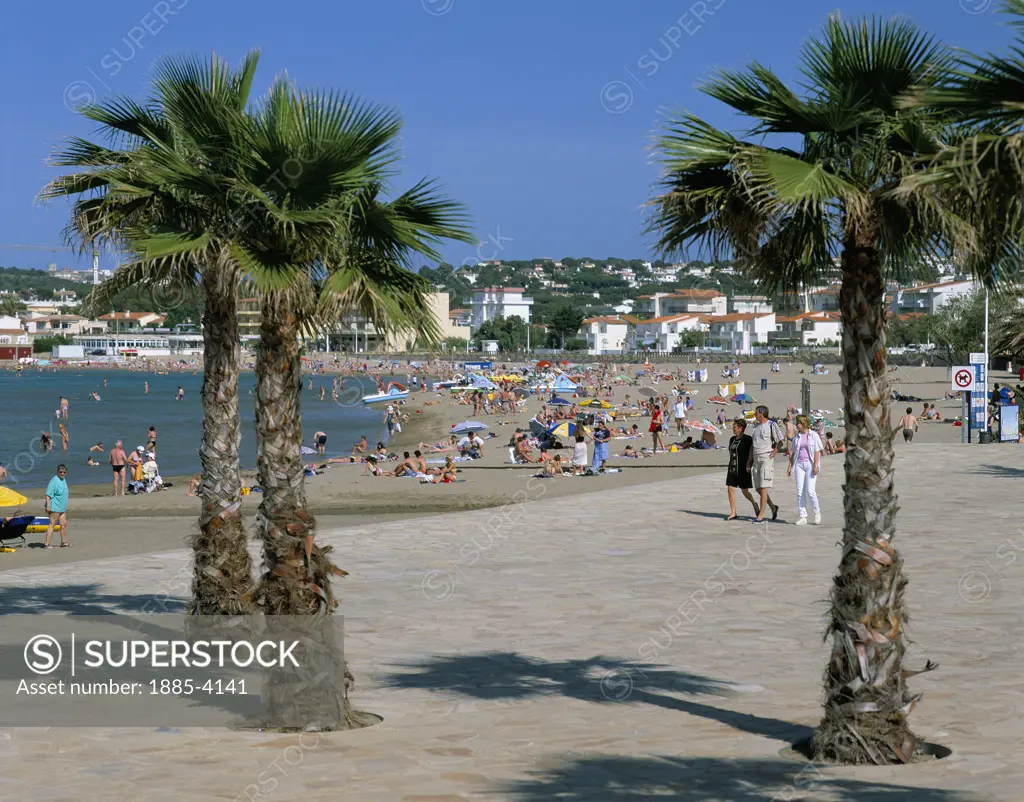 Spain, Costa Brava, L'escala ( Golf De Roses ), Beach Scene