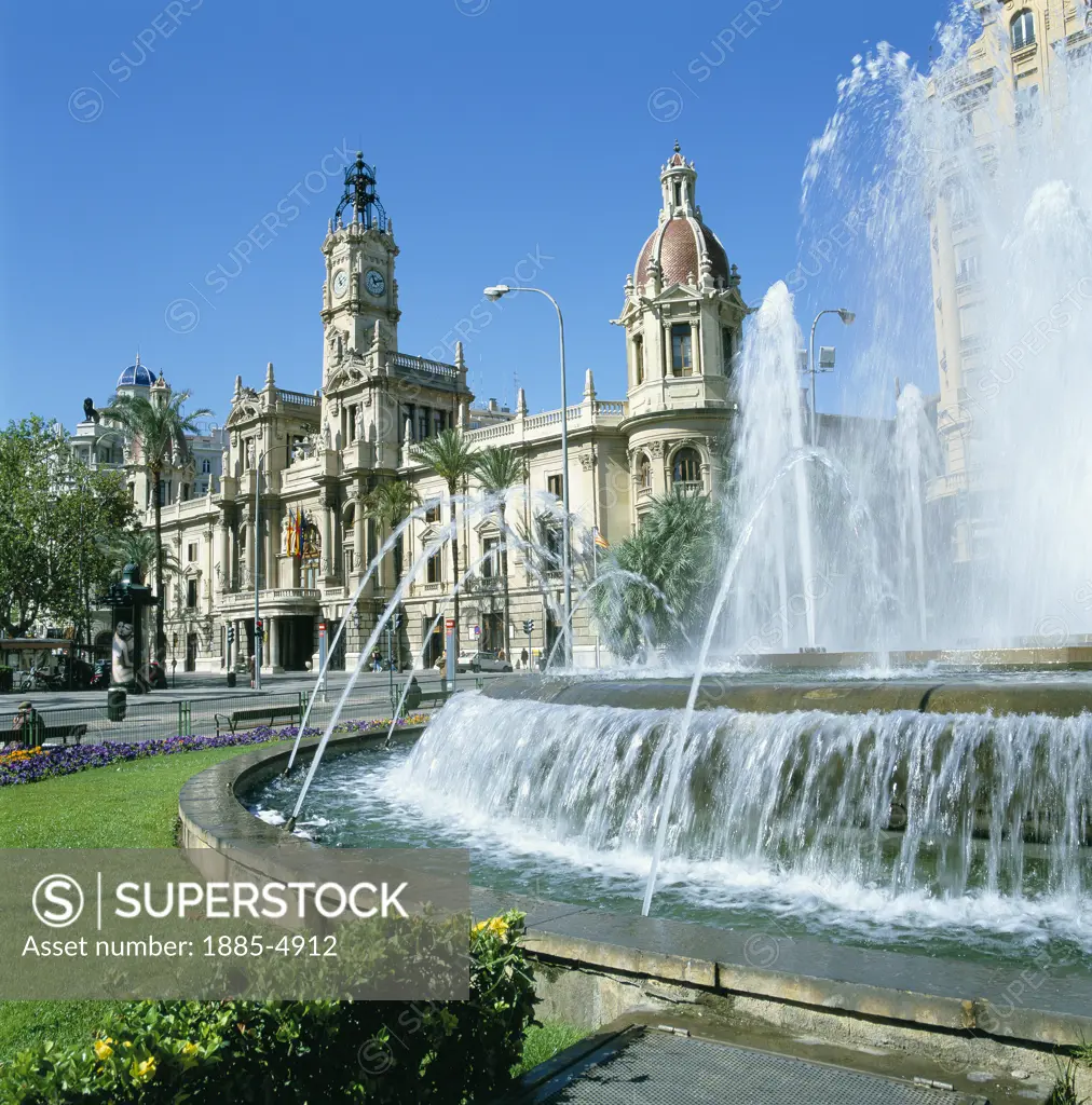 Spain, Valencia Region, Valencia, Fountain & Town Hall (Plaza Del Ayuntamiento)