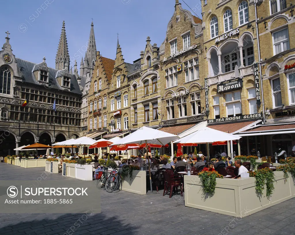 Belgium, Flanders, Ypres (Ieper), Cafe Scene in Grote Market