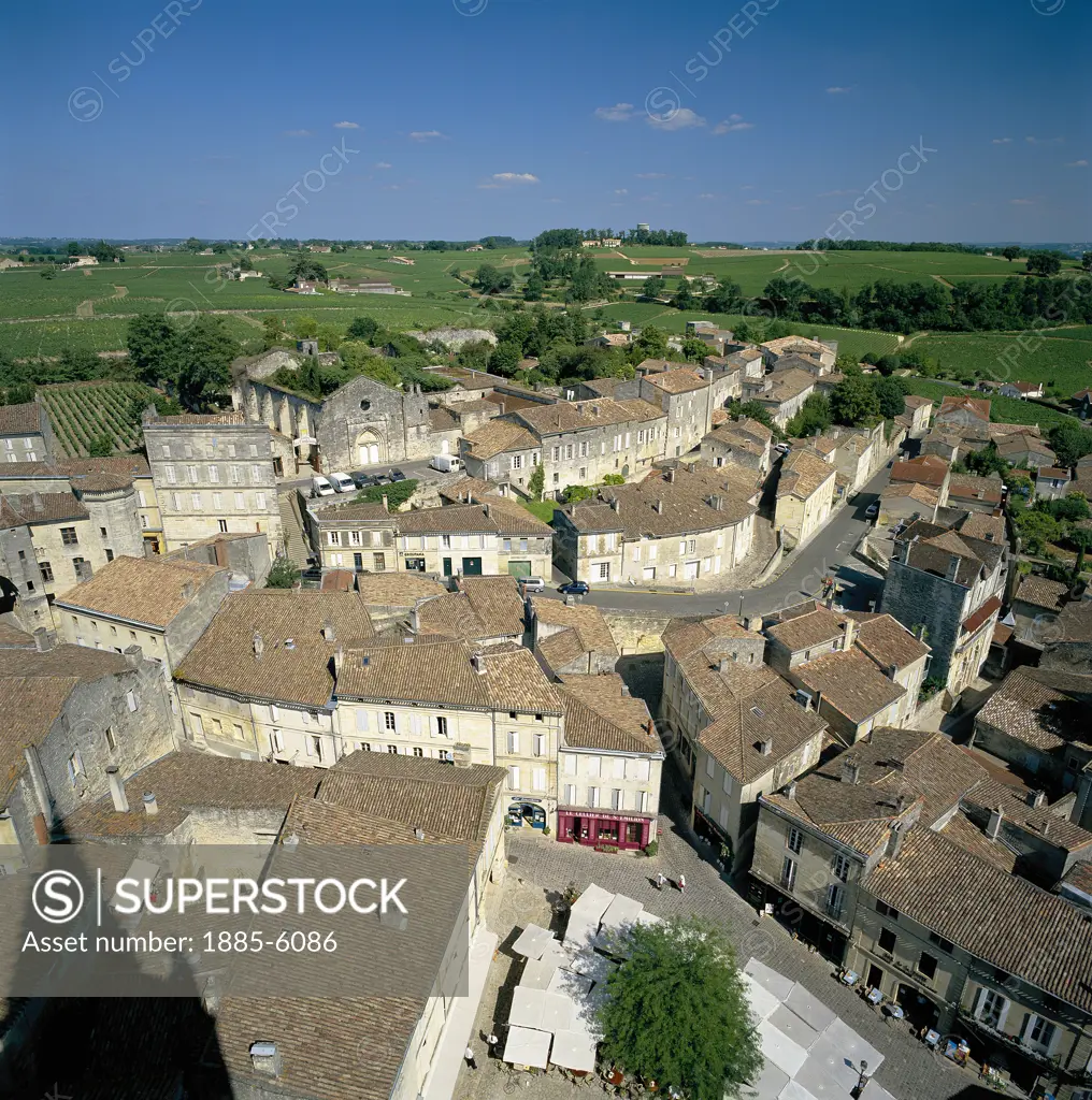 France, Aquitaine, St Emilion, View over Old Town & Vineyards