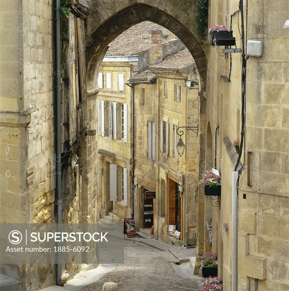 France, Aquitaine, St Emilion, Street Scene in Old Town