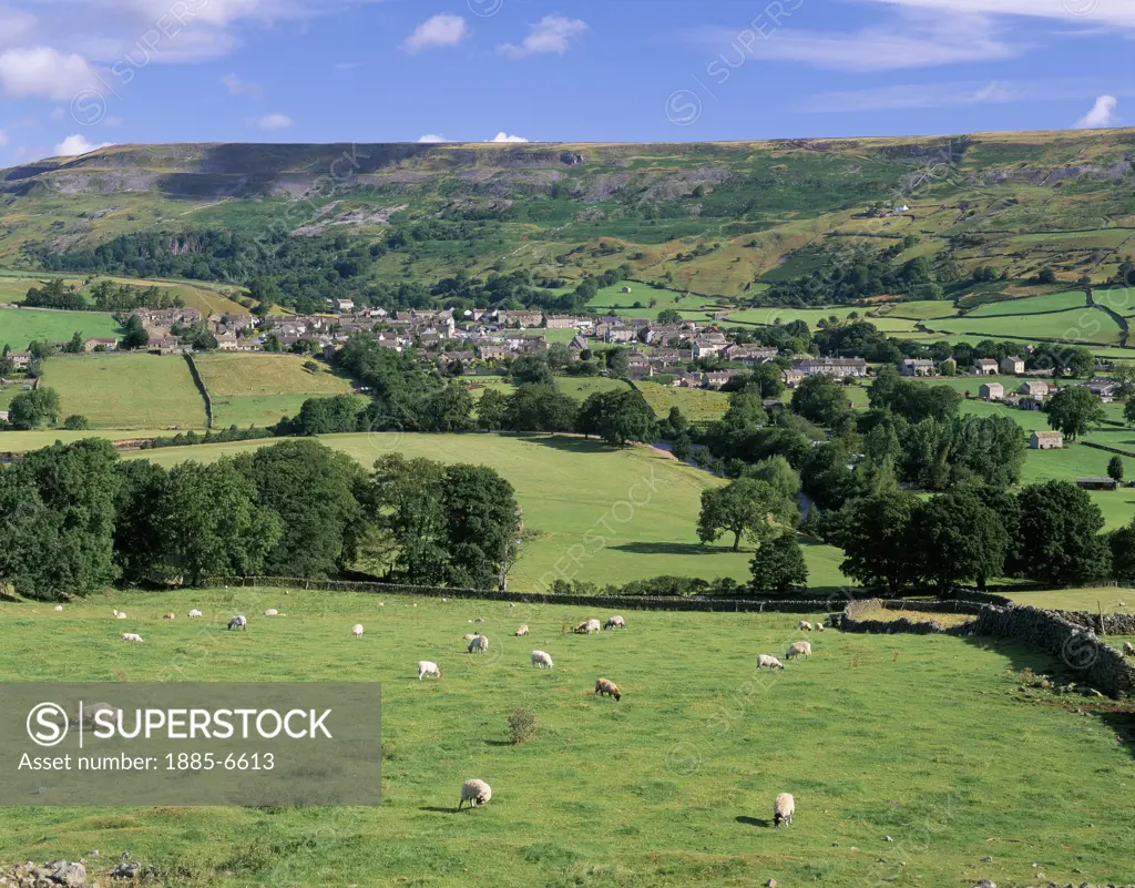 UK - England, Yorkshire, Swaledale, View of Reeth from Harkerside