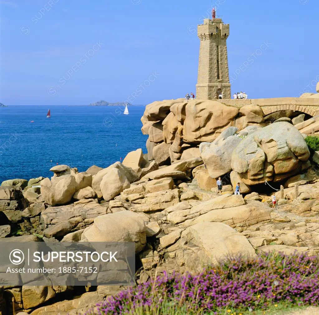France, Brittany, Ploumanach (Pink Granite Coast), Lighthouse