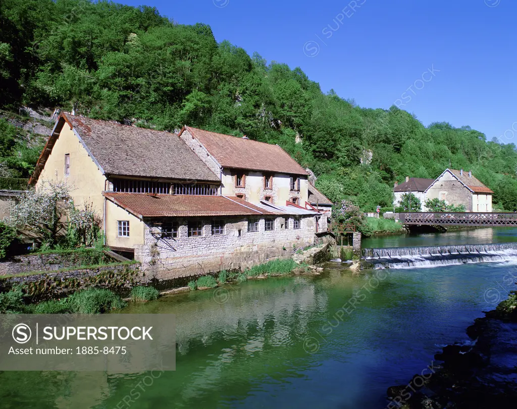 France, Franche-Comte, Lods, Riverside houses