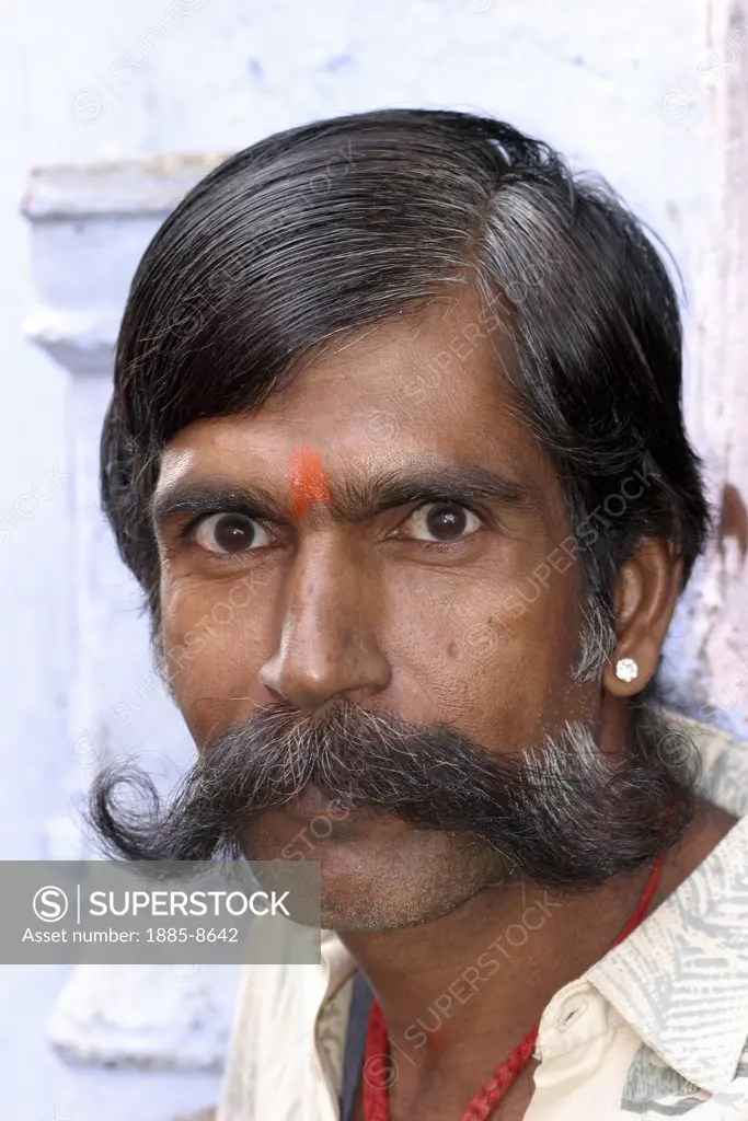 INDIA, , GENERAL - PEOPLE, PORTRAIT OF A RAJASTHANI MAN