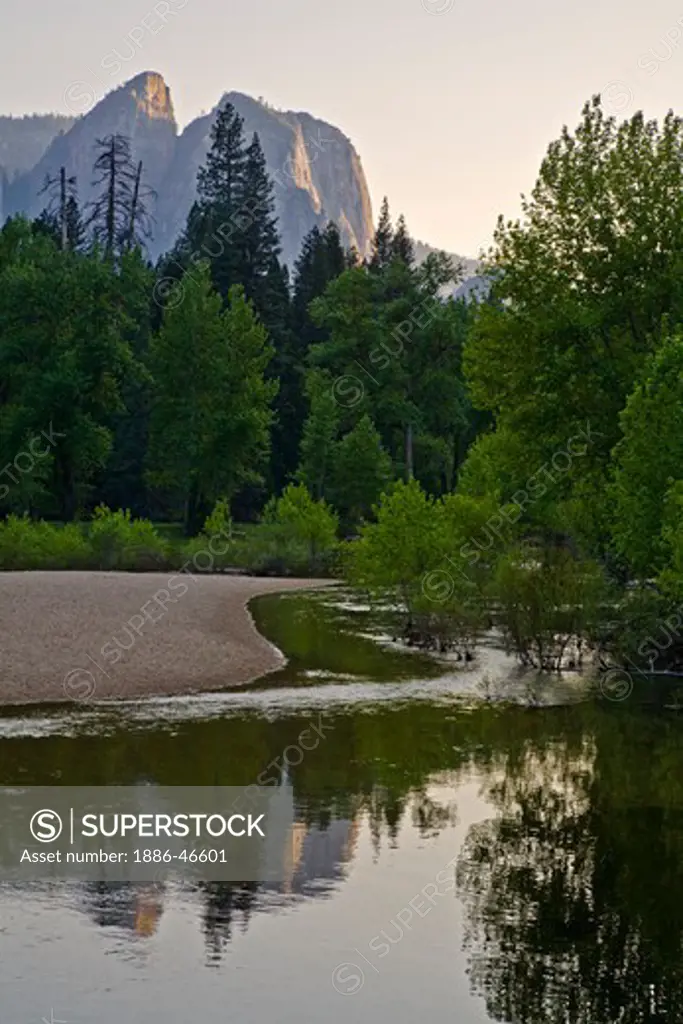 Sunset over the MERCED RIVER in the heart of YOSEMITE VALLEY - YOSEMITE NATIONAL PARK, CALIFORNIA