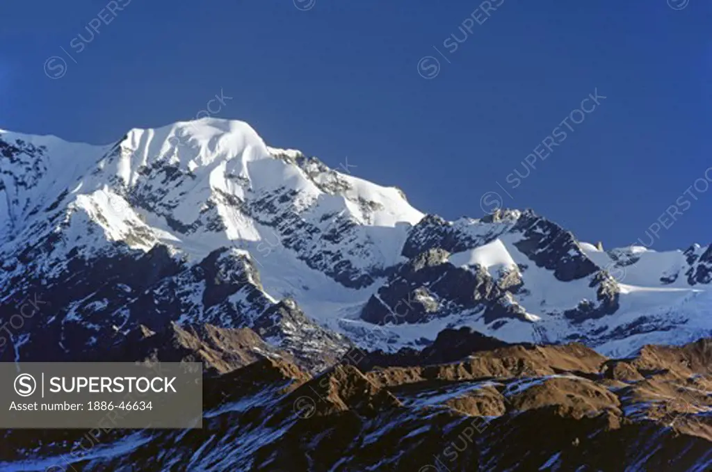 Himalaya peaks in the GANESH HIMAL - NEPAL