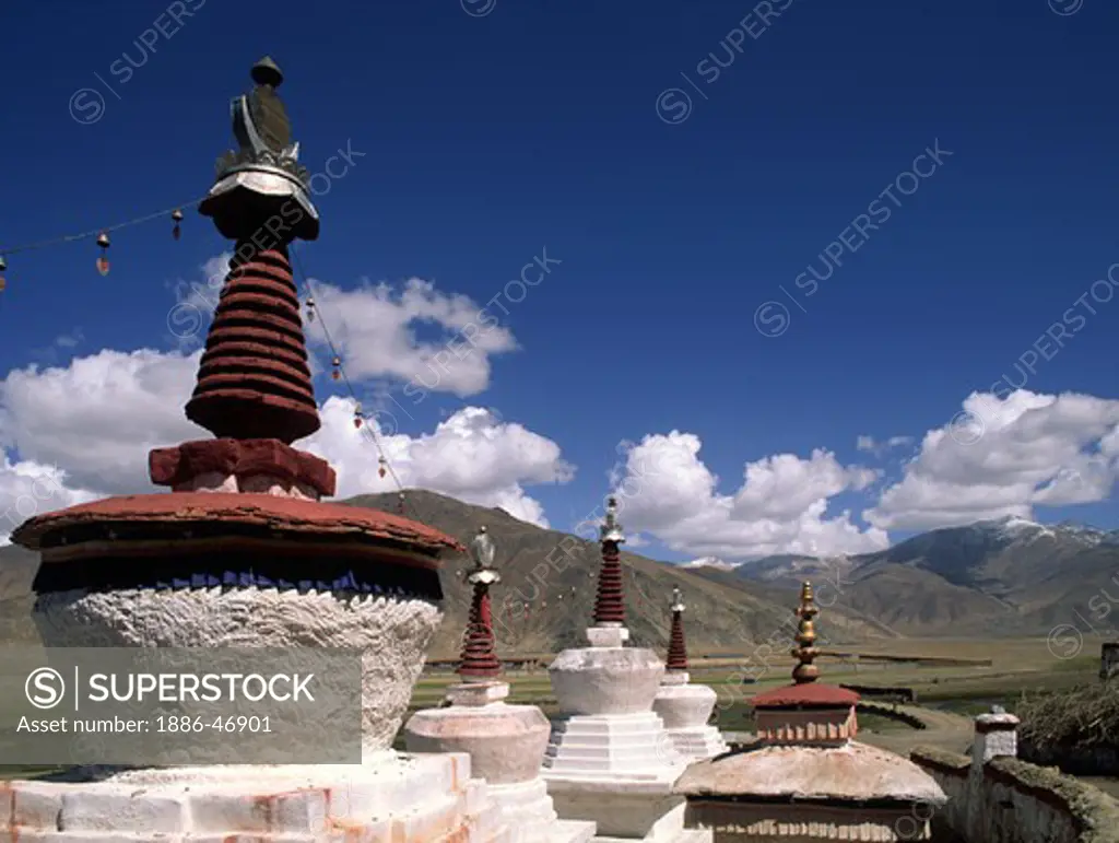STUPAS outside Demoness Subduing KASTEL TEMPLE built by Songtsen Gampo - CENTRAL TIBET