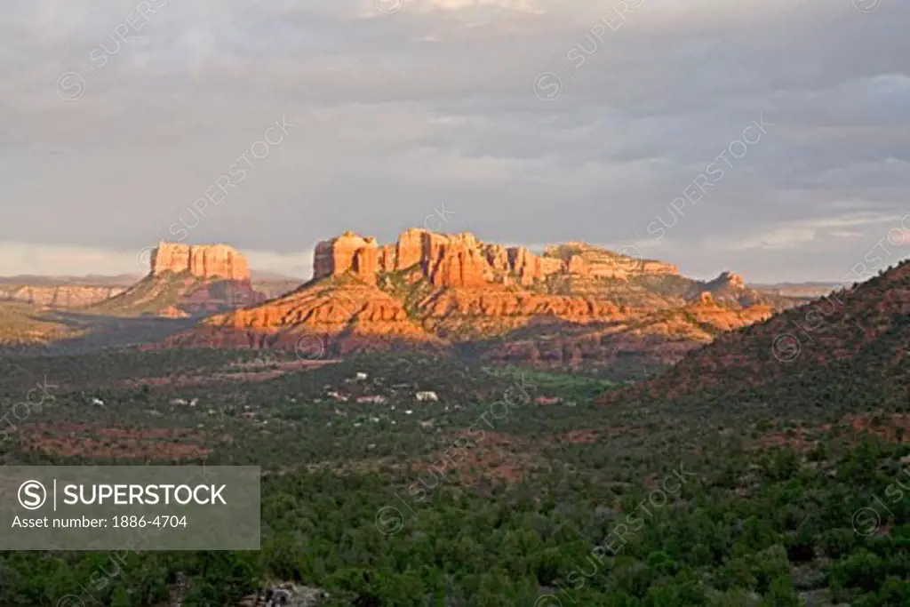 Spectacular red-rock landscape of Sedona ;  U.S.A. United States of America