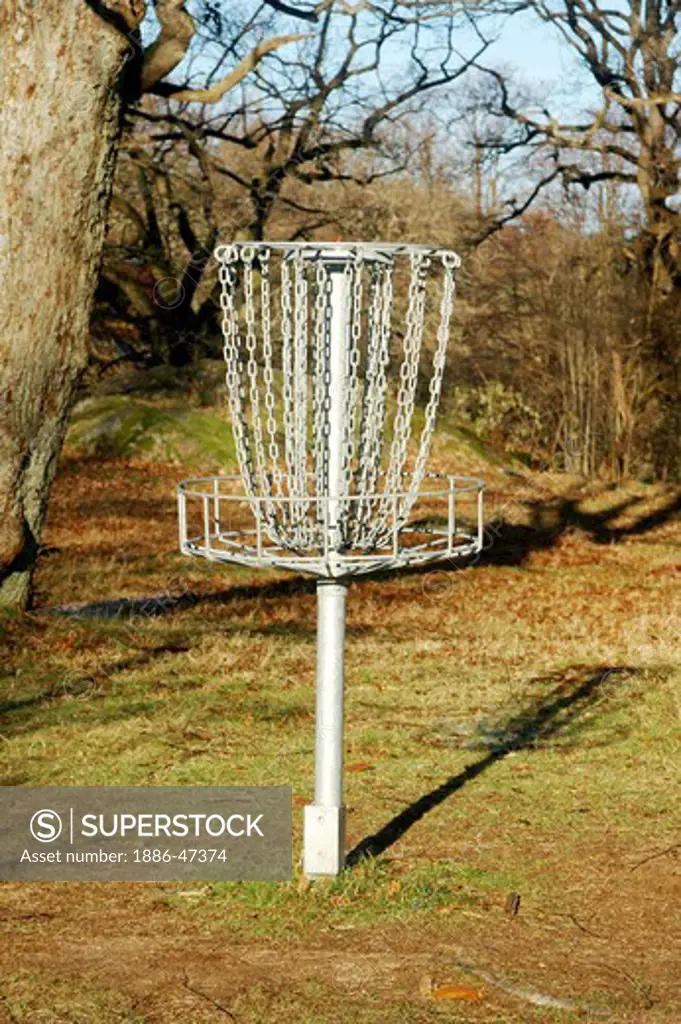 Freesbe Golf Basket in Slottskogen, Linn Stad, Gothenburg, Sweden