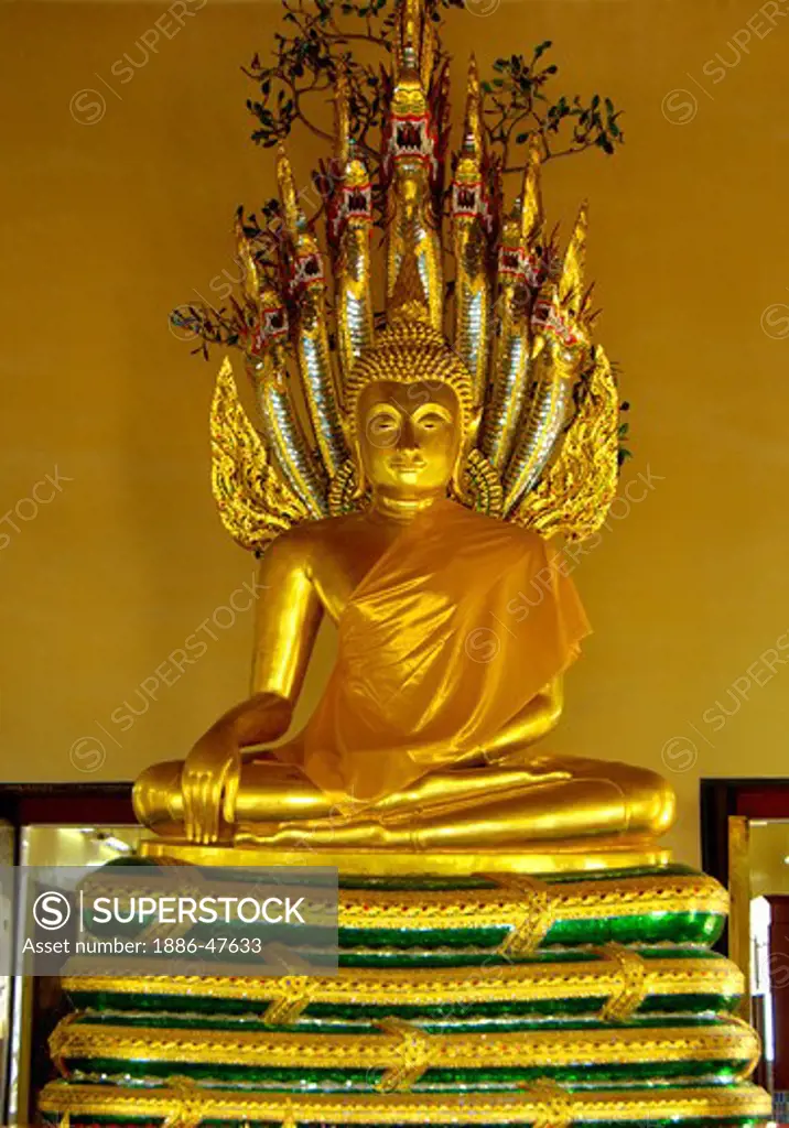 Wat Phra Chetuphon monastery King Rama one Chakri dynasty 16th century biggest temple in Thailand ; Pang Nak Prok under Naga's hood ; Thailand ; South East Asia