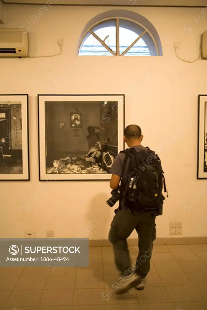 Exhibition of fine art photography photographers looking at pictures Chobi Mela ;  Dhaka ; Bangladesh Nov 2006