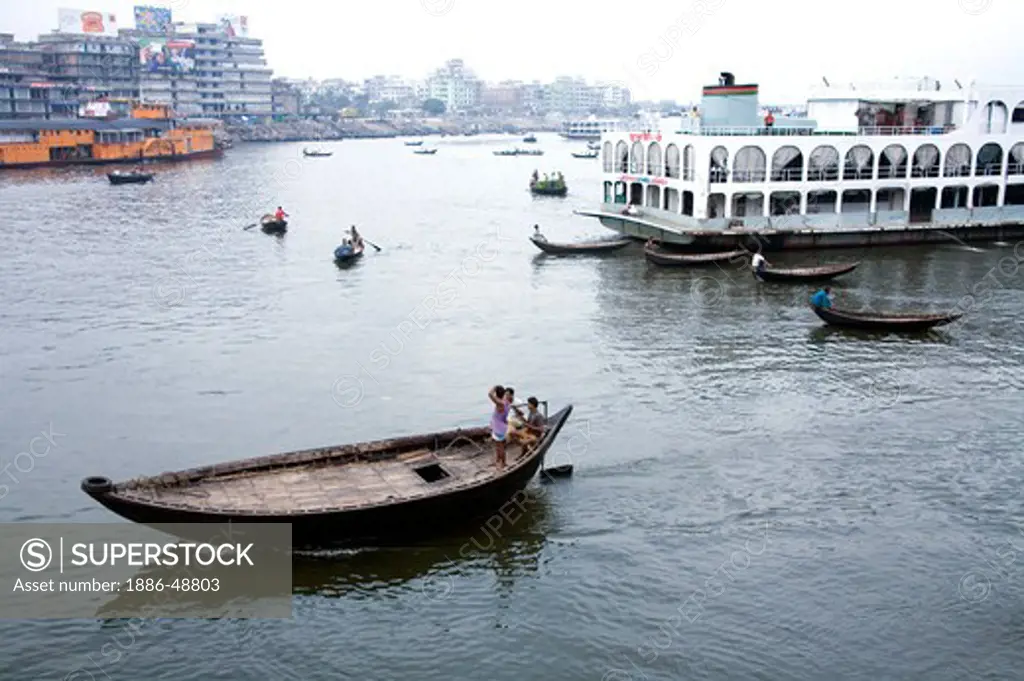 Boats in  Burigunga Buri Gunga River ; Sadarghat Boat terminal ; Dhaka ; Bangladesh
