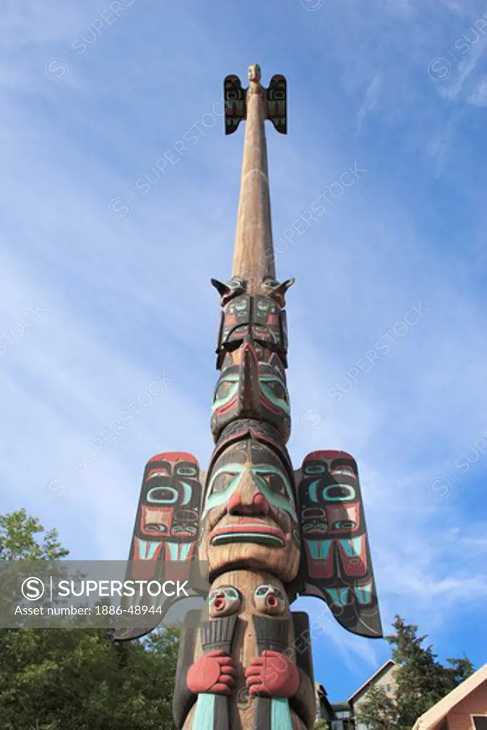 Chief Johnson totem pole carved by Israel shot ridge and raised in 1089 ; Ketchikan ; Alaska ; U.S.A. United States of America