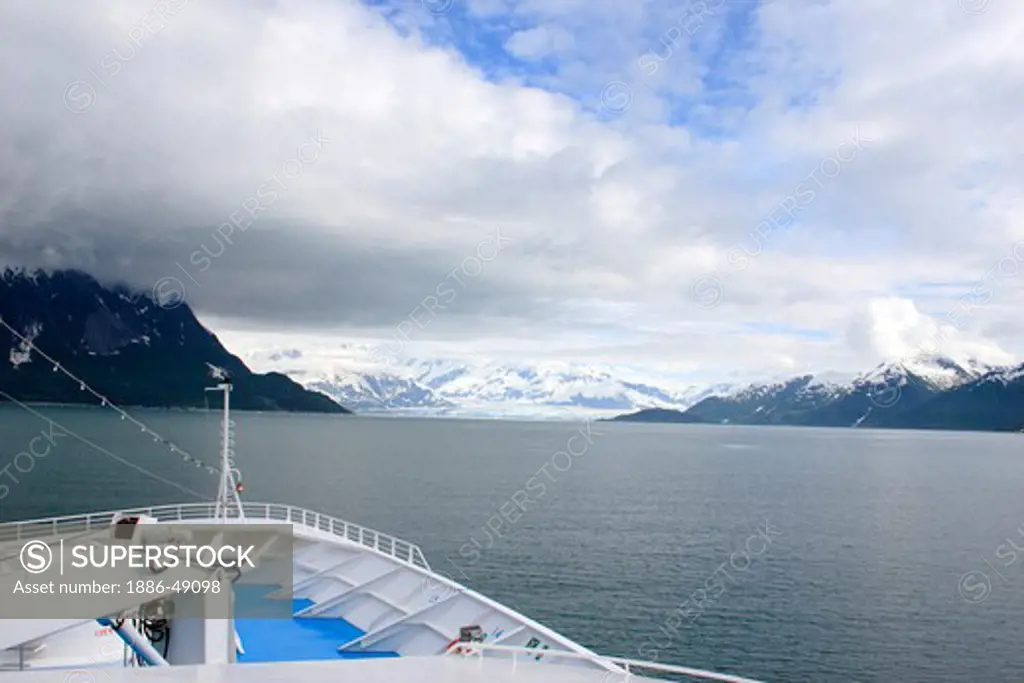Cruise ship approaching Hubbard glacier; The longest tidewater glacier in Alaska ; Saint Elias  national park ; Disenchantment bay ; Alaska ; U.S.A. United States of America