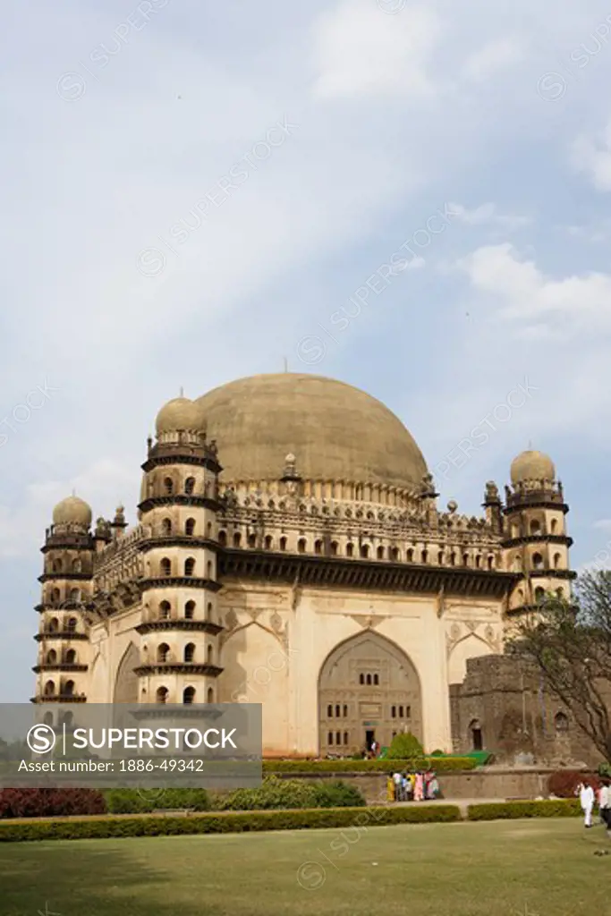 Gol Gumbaz ; built in 1659 ; Mausoleum of Muhammad Adil Shah ii 1627-57 ; dome is second largest one in world which is unsupported by any pillars ; Bijapur ; Karnataka ; India