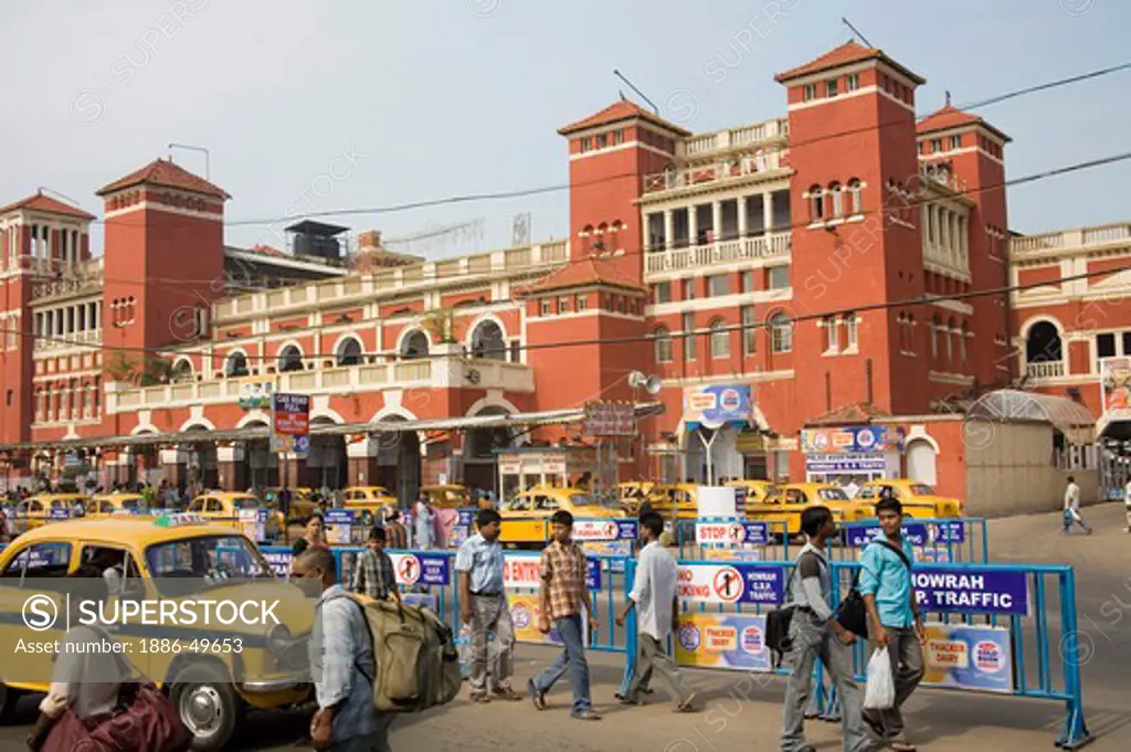 Howrah Railway station architecture ; Street Scene ; Calcutta Kolkata ; West Bengal ; India