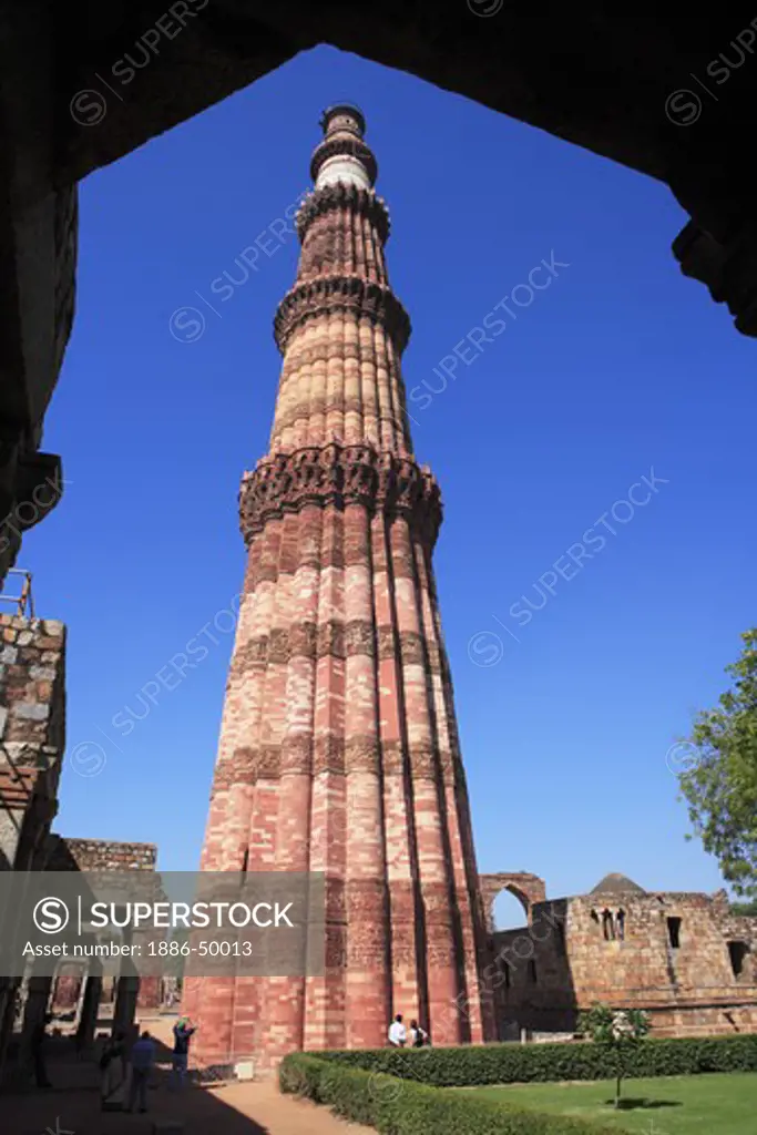 Qutab Minar  built in 1311 red sandstone tower; Indo-Muslim art ; Delhi sultanate ; Delhi; India UNESCO World Heritage Site