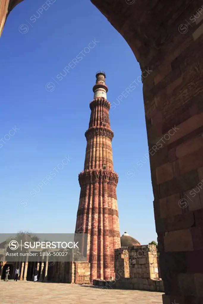 Quwwat-ul-Islam mosque and Qutb Minar built in 1311 red sandstone tower ; Indo-Muslim art ; Delhi sultanate ; Delhi; India UNESCO World Heritage Site