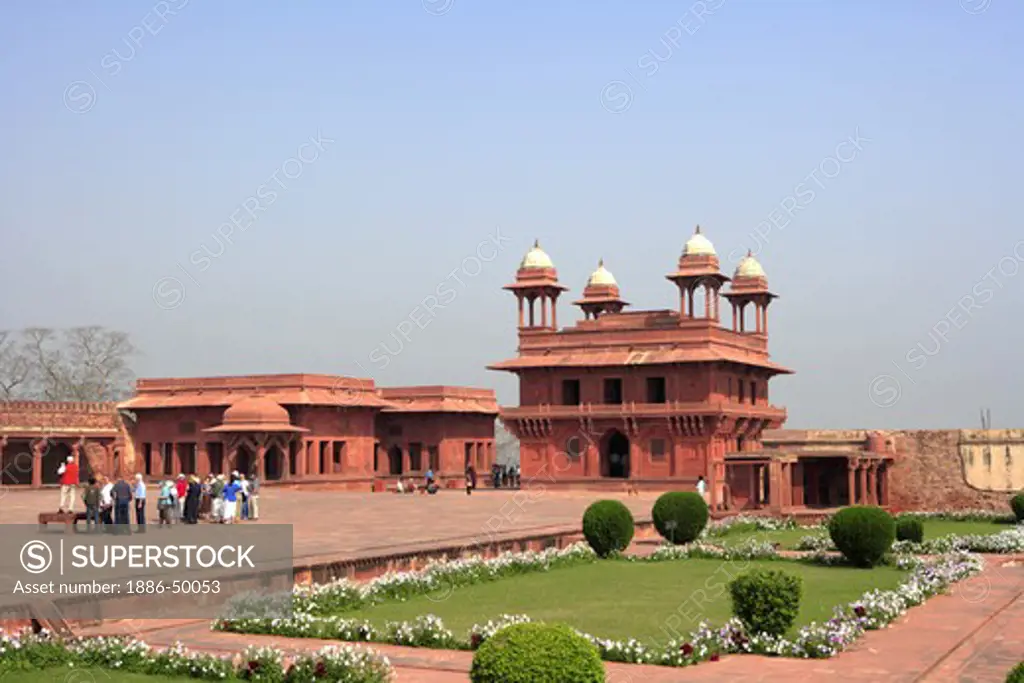 Diwan-e-Khas in Fatehpur Sikri built during second half of 16th century made from red sandstone ; capital of Mughal empire ; Agra; Uttar Pradesh ; India UNESCO World Heritage Site