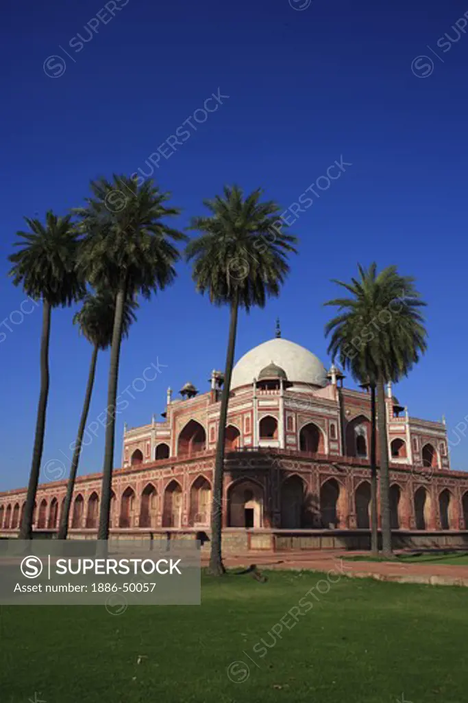 Humayun's tomb built in 1570 made from red sandstone and white marble first garden-tomb on Indian subcontinent persian influence in mughal architecture ; Delhi; India UNESCO World Heritage Site