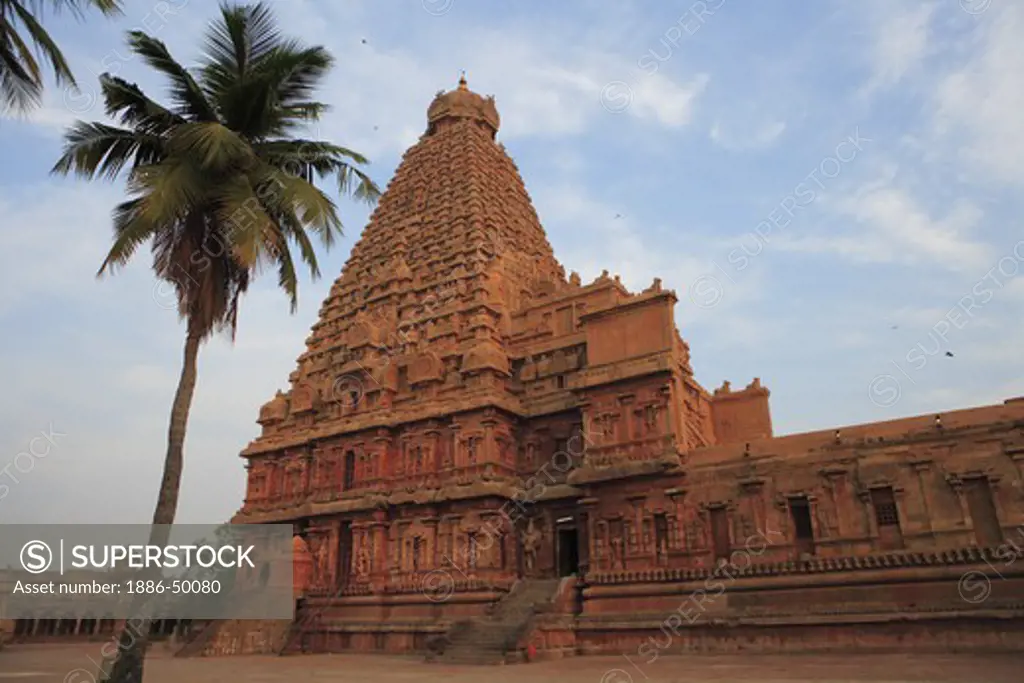 Brihadeshwara Temple also called Big Temple dedicated to Lord Shiva built in 11th Century by Chola Empire located at head of Kaveri river delta ; Thanjavur  ; Tamil Nadu ; India UNESCO World Heritage Site
