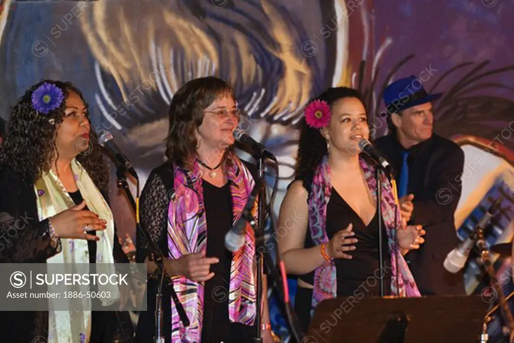 FEMALE SINGERS perform during a tribute to Ray Charles at the MONTEREY BAY BLUES FESTIVAL - MONTEREY, CALIFORNIA