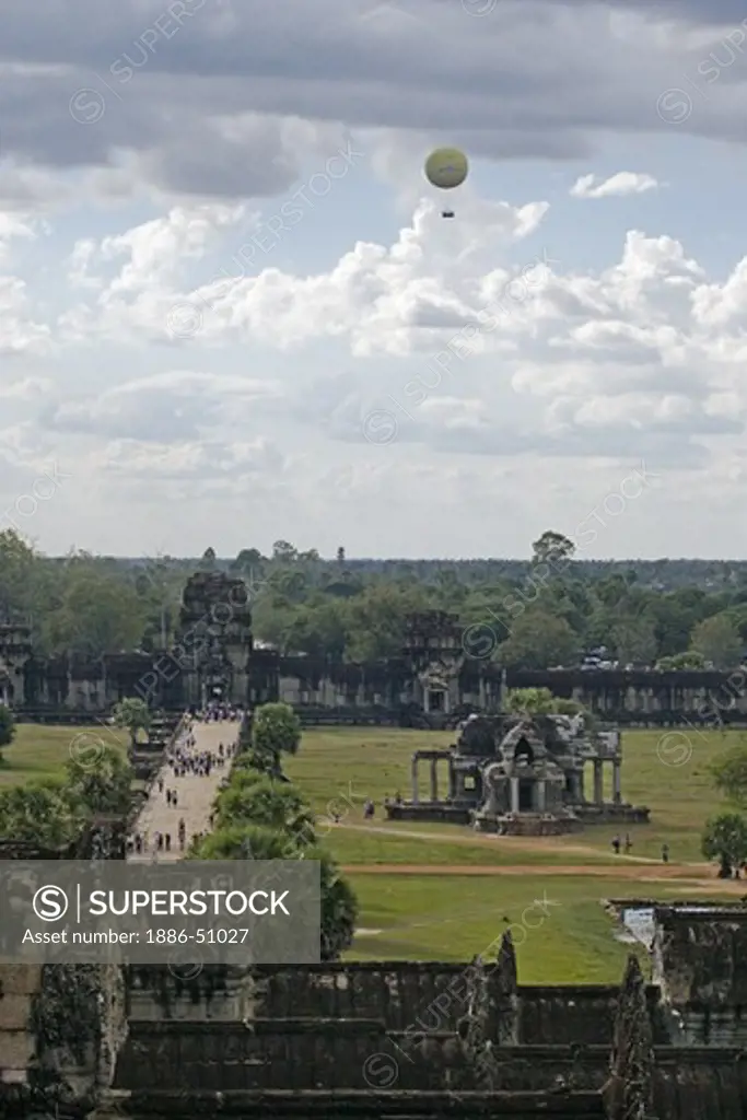 Hot air balloon above the West Gopura gate at Angkor Wat, built in the 11th century by Suryavarman the 2nd,  -  Cambodia