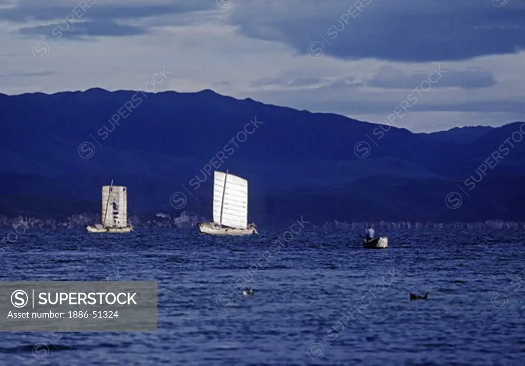 Traditional FANCHUAN (mid-sized junk boats) with bamboo and canvass sails on  ERHAN LAKE near DALI - YUNNAN, CHINA