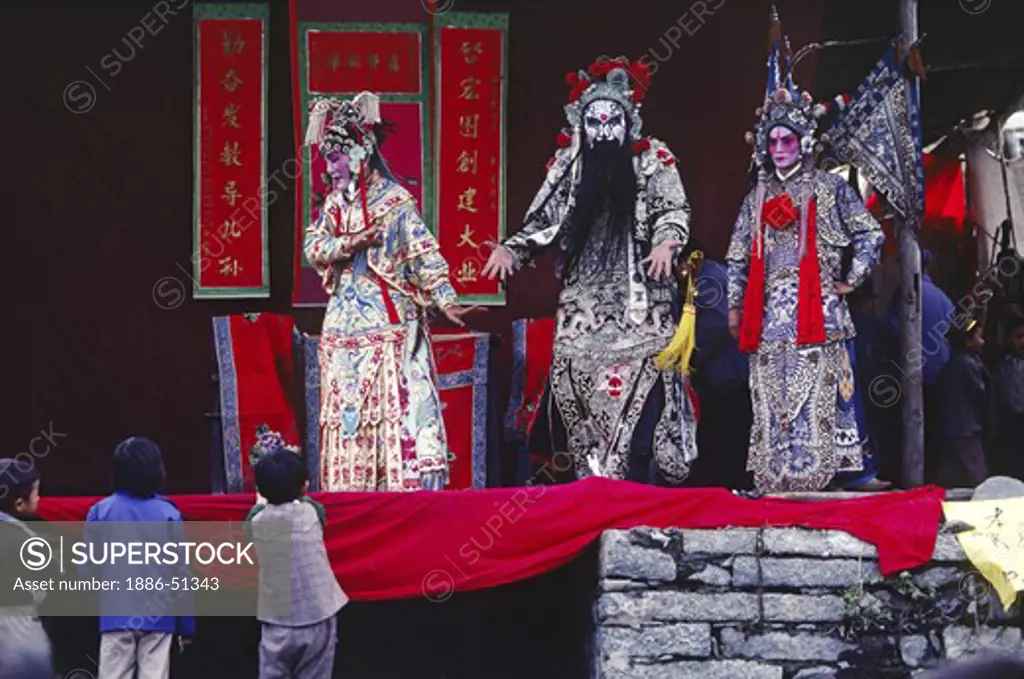 Traditional CHINESE OPERA PERFORMANCE in the farming town of DALI - YUNNAN, CHINA