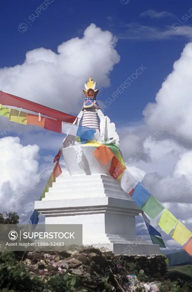 Stupa & prayer flags above the Nyingma sect Katok Dorjeden Monastery - Kham, (E. Tibet), Sichuan Province, China