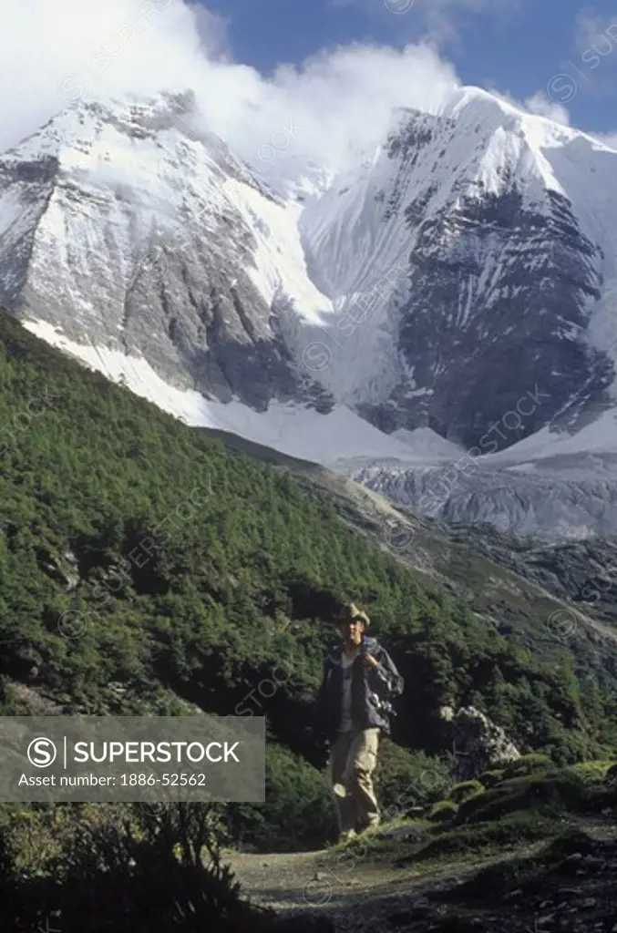 Hiker & Mount Chakna Dorje (5958 M),  Nyinteng (Yading) Nature Reserve, Kham - Sichuan Province, China, (Tibet)