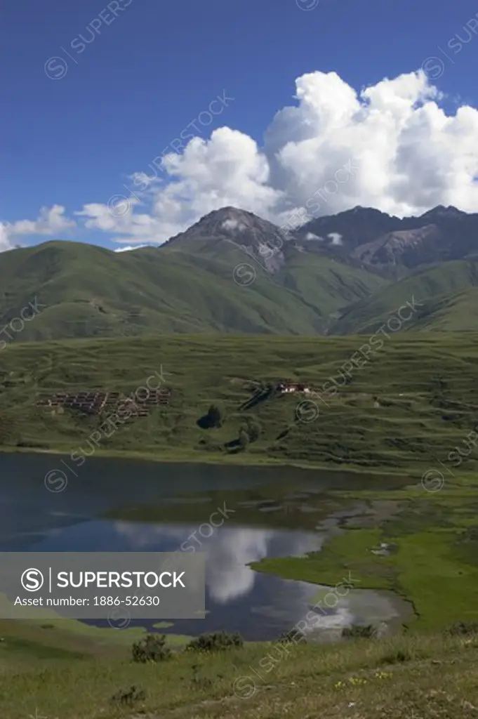 Joro Lake in Drango county was once a thriving bird sanctuary - Kham (Eastern Tibet), Sichuan Province, China