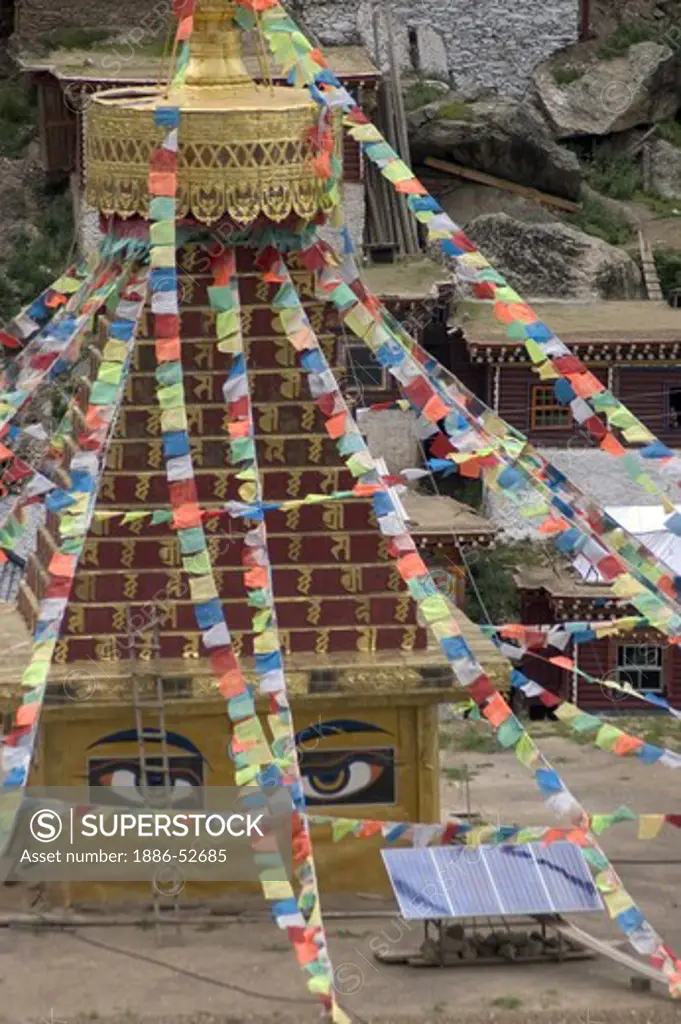 Stupa (chorten) with prayer flags & teh eyes of the Buddha, Katok Dorjeden Monastery - Kham, (Tibet), Sichuan, China