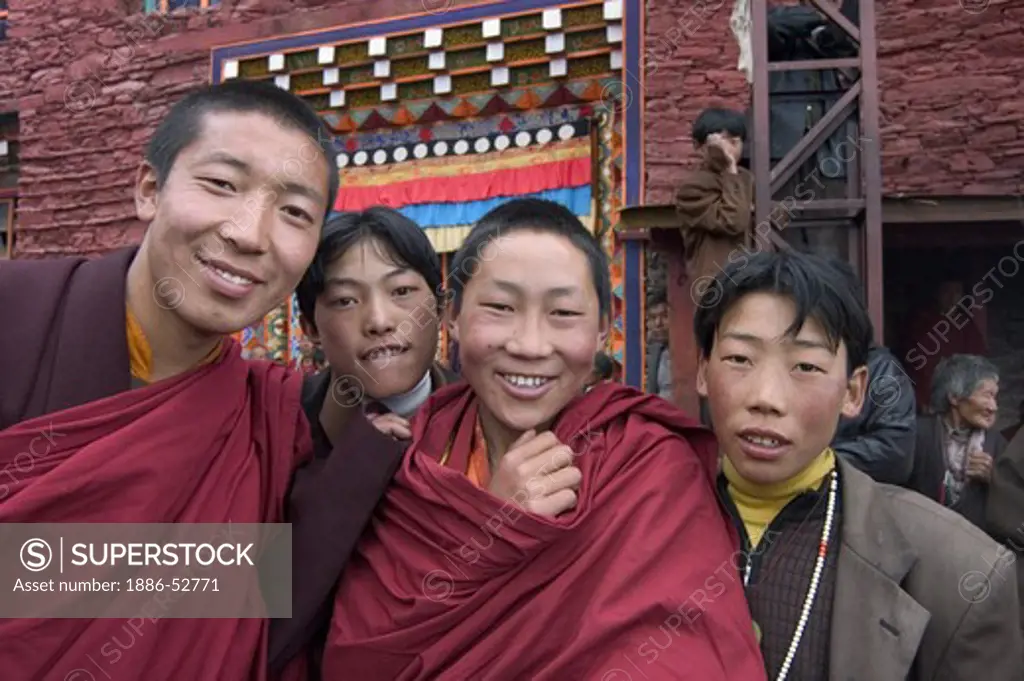 Khampas & monks at the Nyingma Cham Dances, Katok Dorjeden Monastery - Kham, (eastern, Tibet), Sichuan Province, China